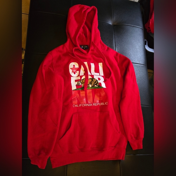 Red sweater, California Republic, brand exchange, size M - Picture 1 of 5